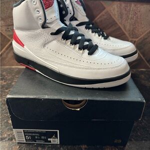 Jordan retro 2 Chicago Size 5.5Y